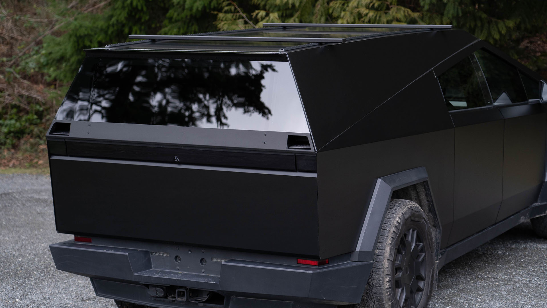 Cross bars installed on The Cap's L-track roof runners